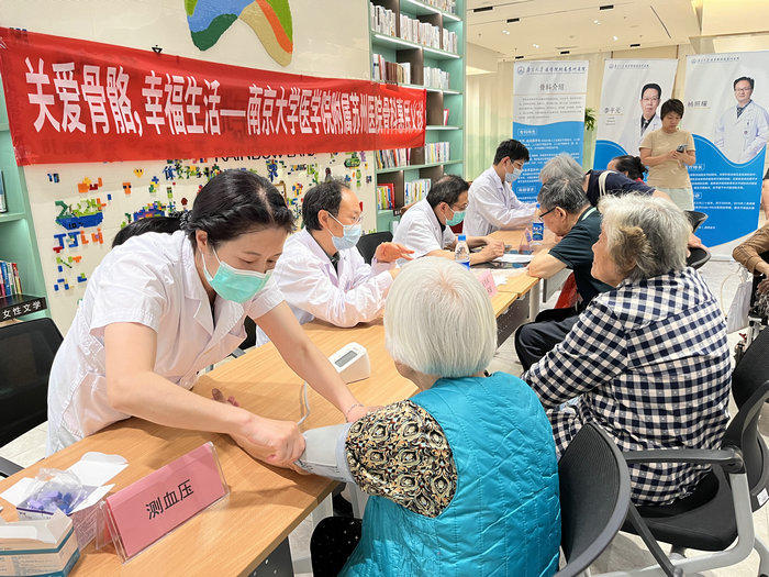 我院骨科惠民系列义诊走进阳山花苑，助力居民健康生活.jpg