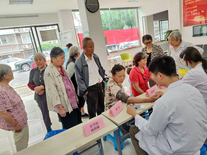 我院骨科惠民系列义诊走进阳山花苑，助力居民健康生活2.jpg